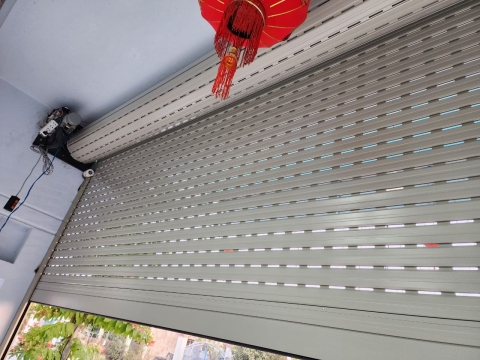 LẮP ĐẶT CỬA CUỐN ĐỨC CHO ANH ĐỨC Ở CỦ CHI TP. HCM
